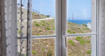 Apartment 'Casa Da Praia' with Sea View, Wi-Fi and Air Conditioning