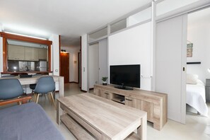 1 dormitorio, tabla de planchar con plancha, wifi gratis y ropa de cama