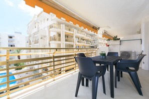 Outdoor dining - UHC NOVELTY APARTMENTS 144 (Salou)