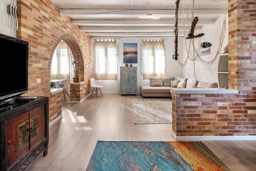 Studio 'Appartamento Brussa Beach' avec terrasse privée, Wi-Fi et climatisation