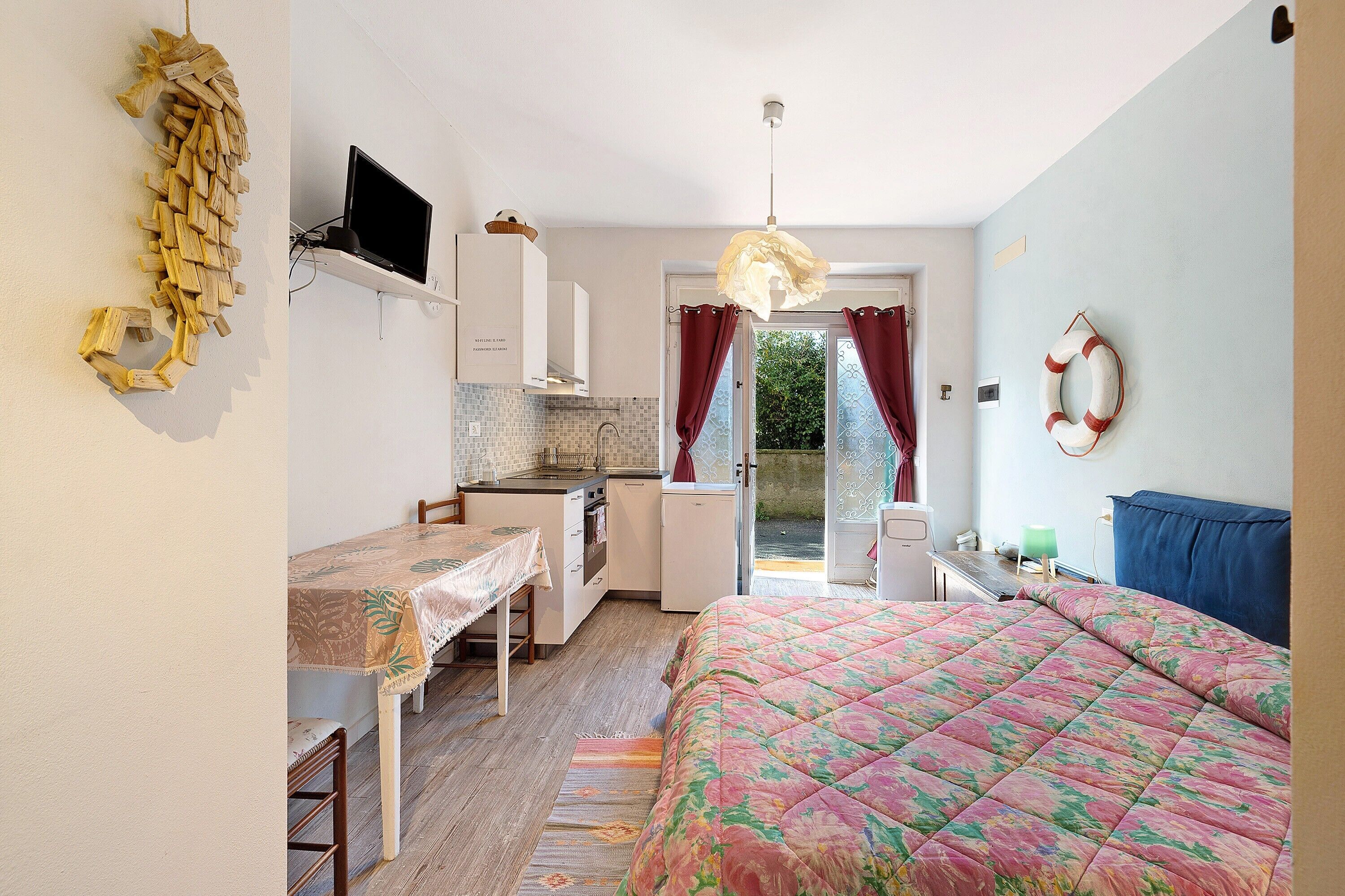 1 camera, Wi-Fi gratuito, lenzuola