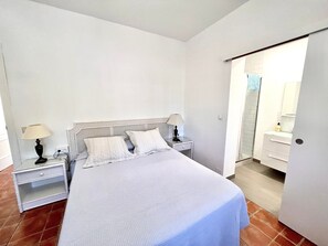 5 室のベッドルーム、アイロン / アイロン台、WiFi (無料)、ベッドシーツ