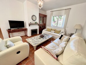 TV, fireplace