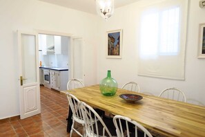 Dining - Villa 'Cerca De Puerto Banús' with Private Pool, Wi-Fi and Air Conditioning (Marbella)