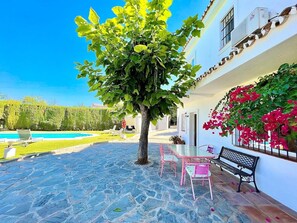 屋外ダイニングエリア