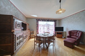 Interior - Holiday Home 'La Maison Du Village' with Private Garden, Balcony and Wi-Fi (Encausse-les-Thermes)