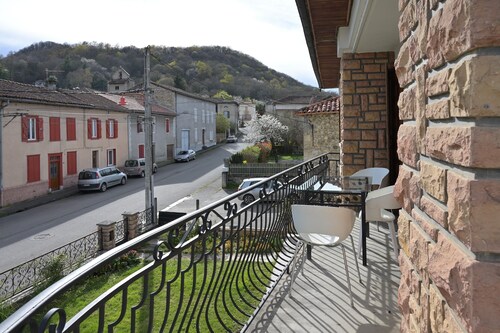 "La Maison du Village", avec jardin privé, balcon et Wi-Fi
