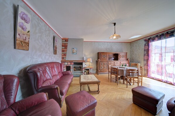 Télévision, cheminée