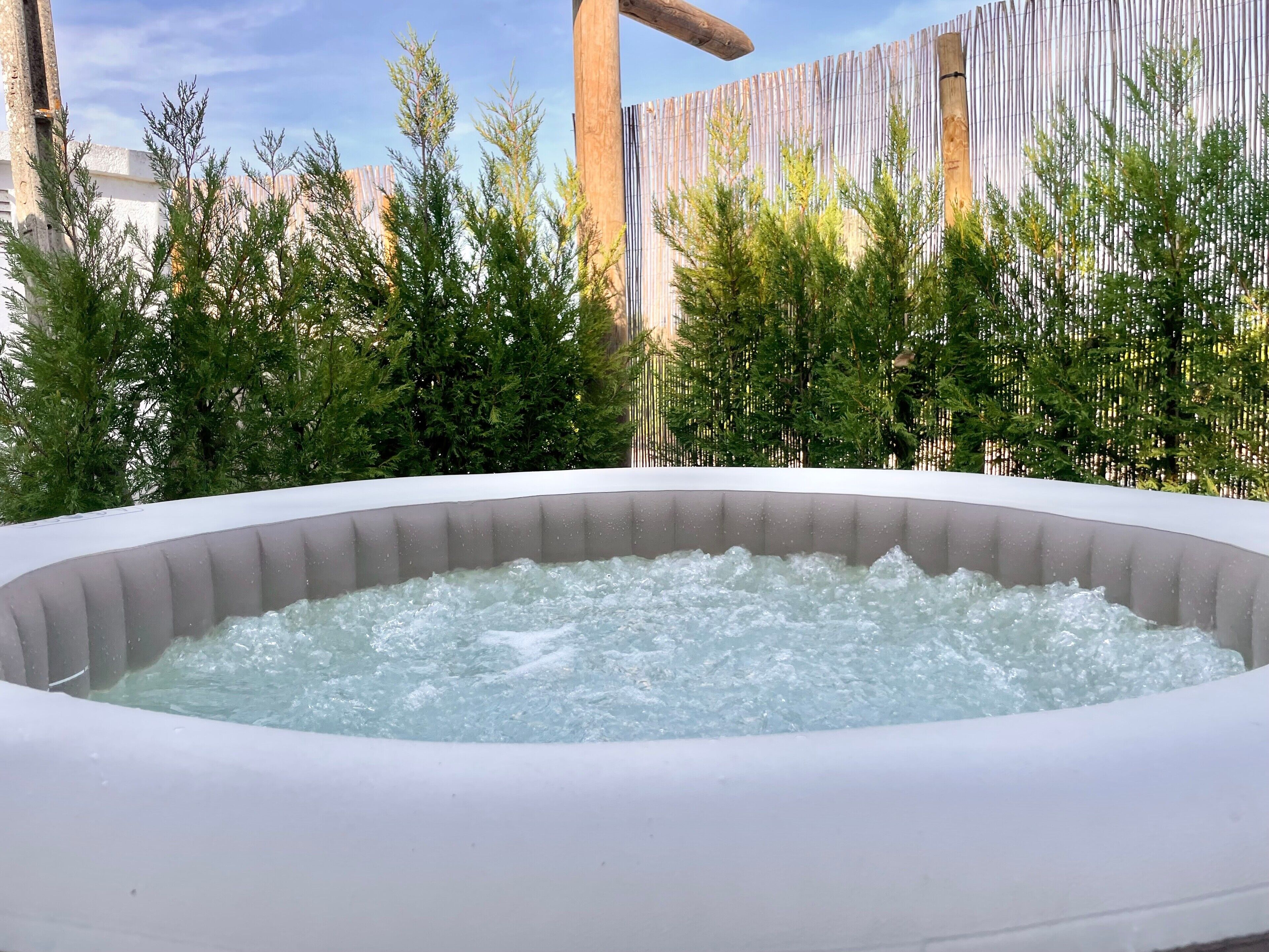 Outdoor spa tub