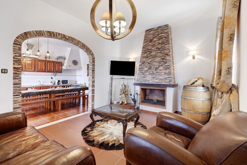 Casa Castelão – Rückzugsort zwischen Weinbergen mit Lounge, Fußballplatz & Gemeinschaftspool