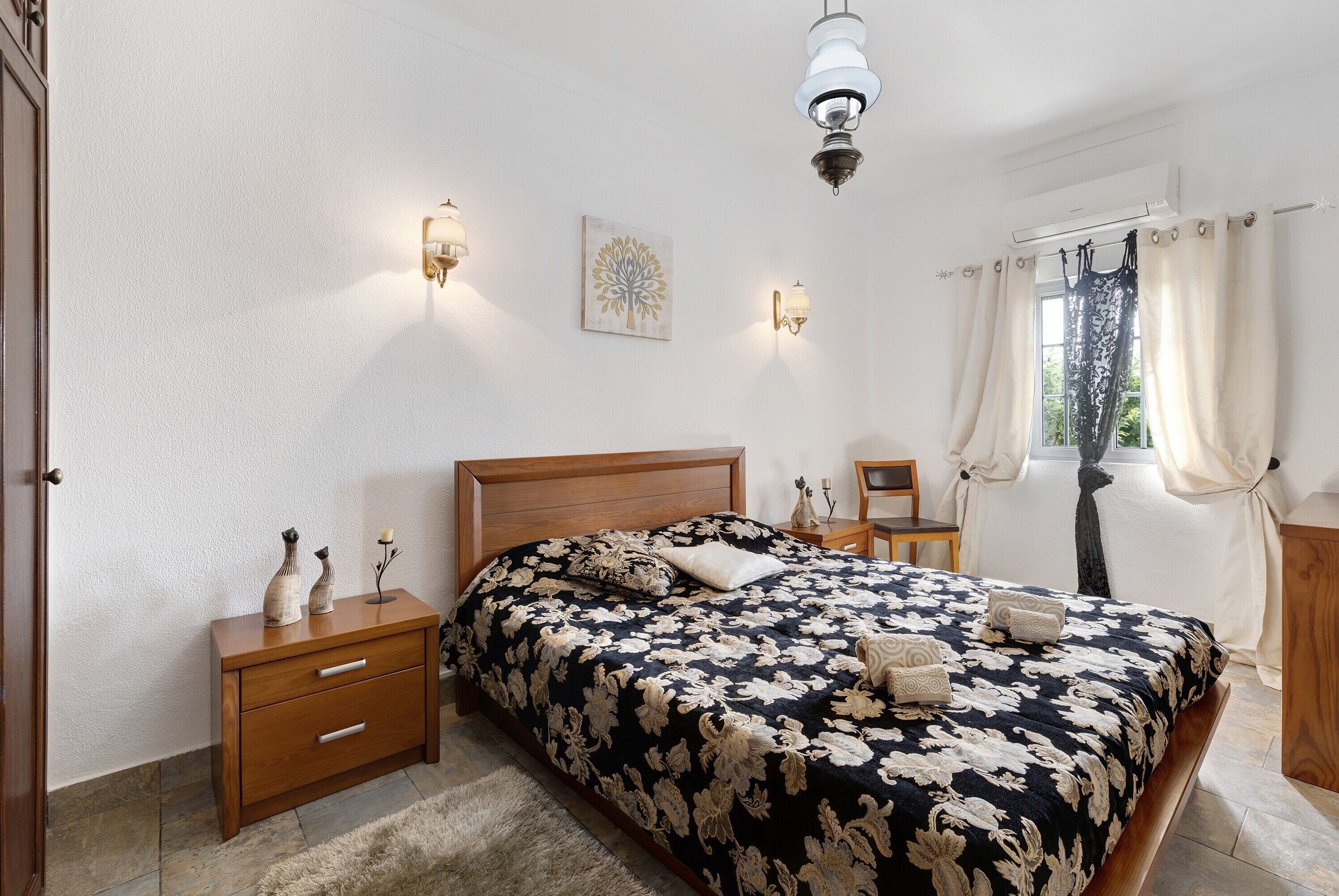 3 chambres, fer et planche à repasser, Wi-Fi, draps fournis