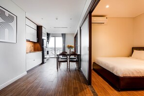 Refrigerador, placa de cocina, tetera/pava eléctrica