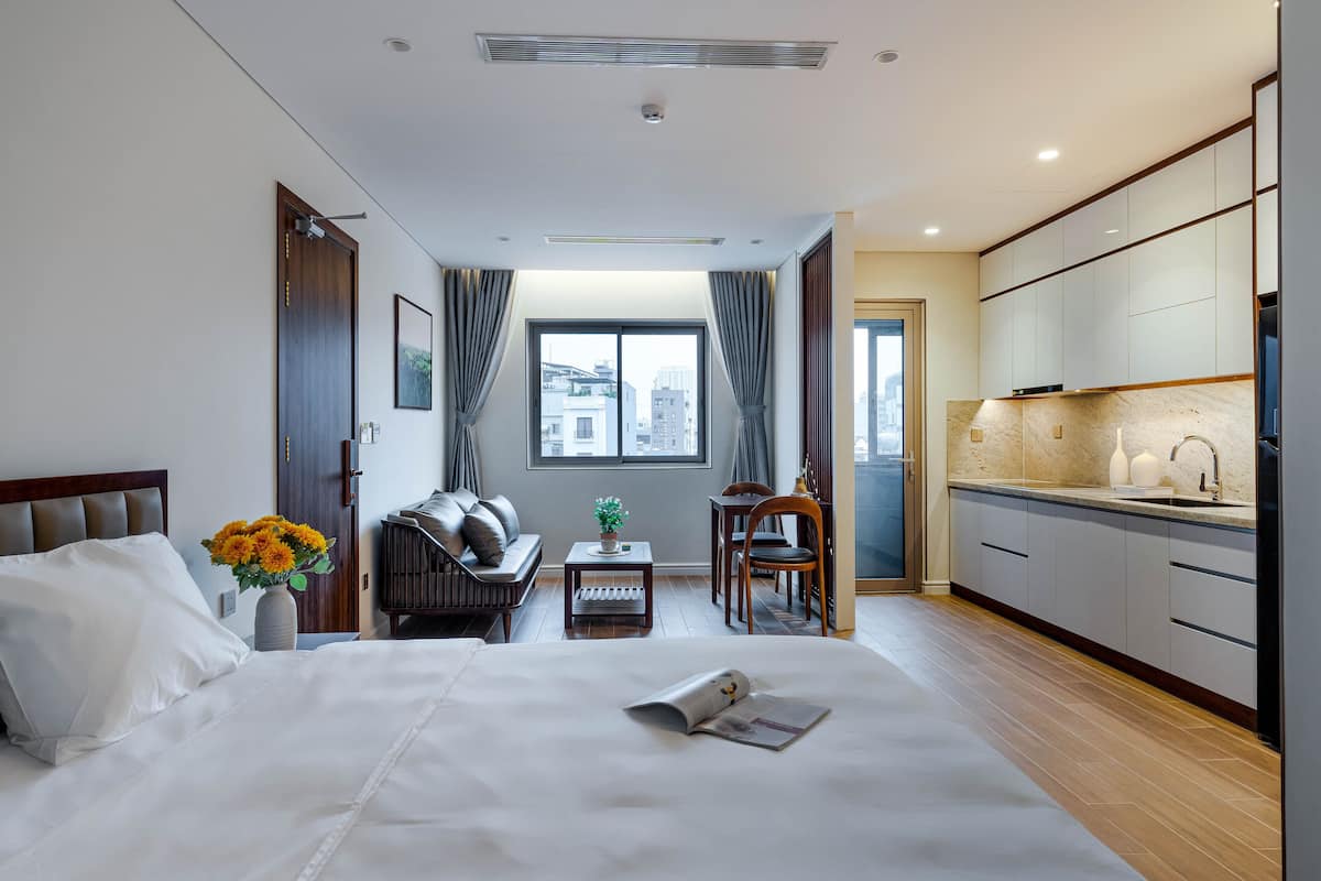 Superior Studio | 1 bedroom, free minibar, desk, laptop workspace