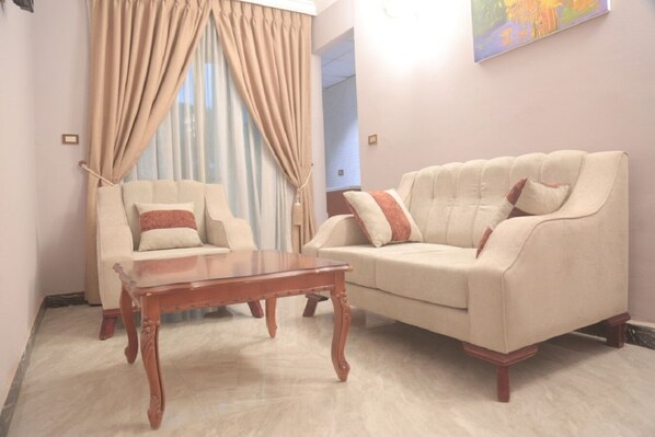 基本公寓 | 房內夾萬、獨特裝修、書桌、隔音