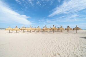 Beach nearby - Apartment 'Mariwell's' with Shared Pool, Wi-Fi and Air Conditioning (Vila-Seca)