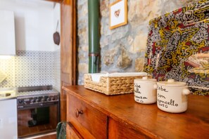 Fridge, oven, stovetop, coffee/tea maker - Vacation Home "Birbina - Poggio Alle Birbe" with Private Garden & Wi-Fi (Bagni di Gavorrano)