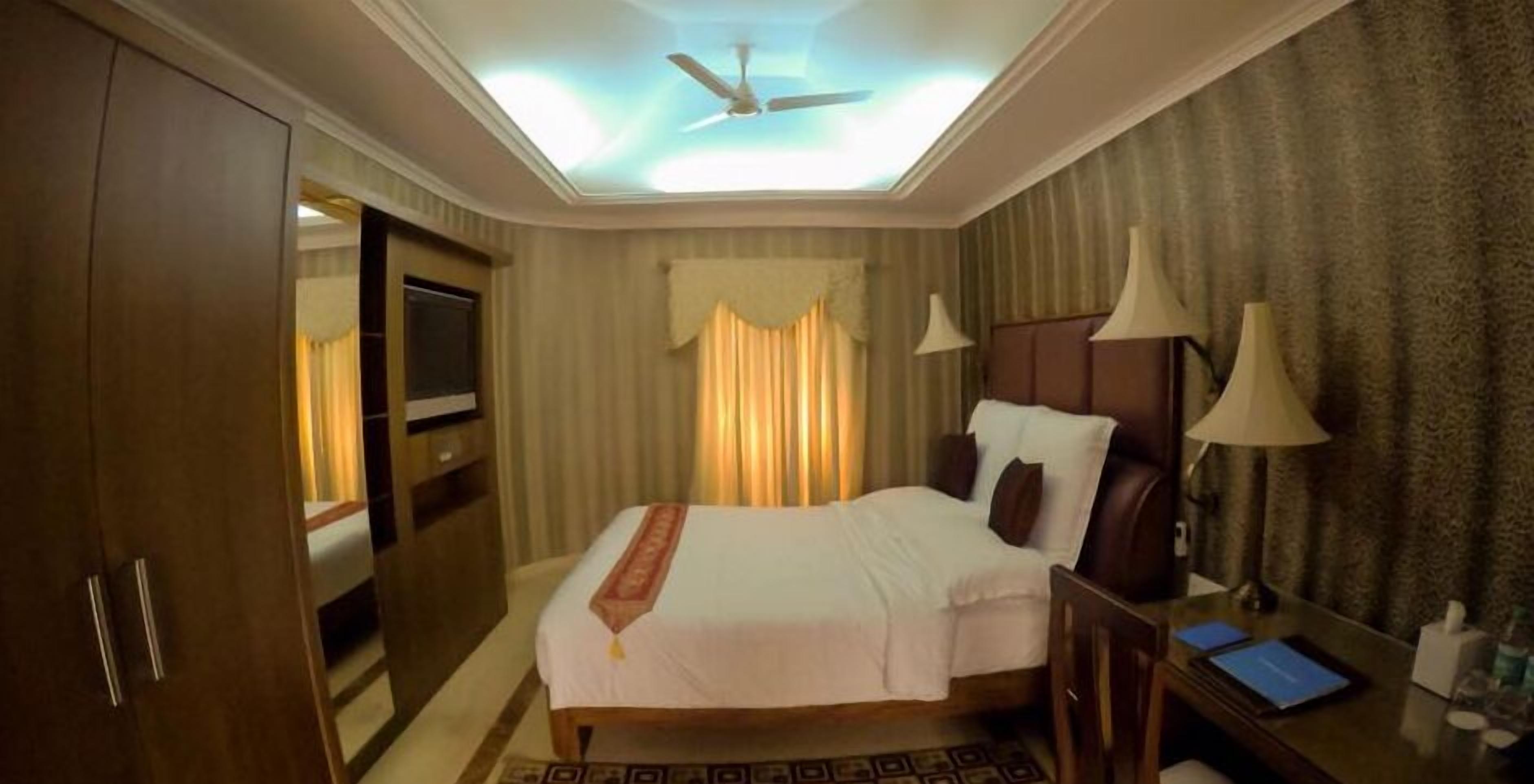 in-room safe, blackout curtains, soundproofing, iron/ironing board