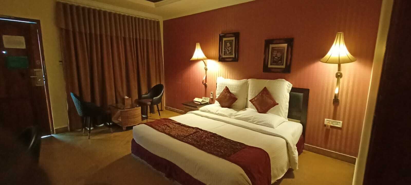 in-room safe, blackout curtains, soundproofing, iron/ironing board