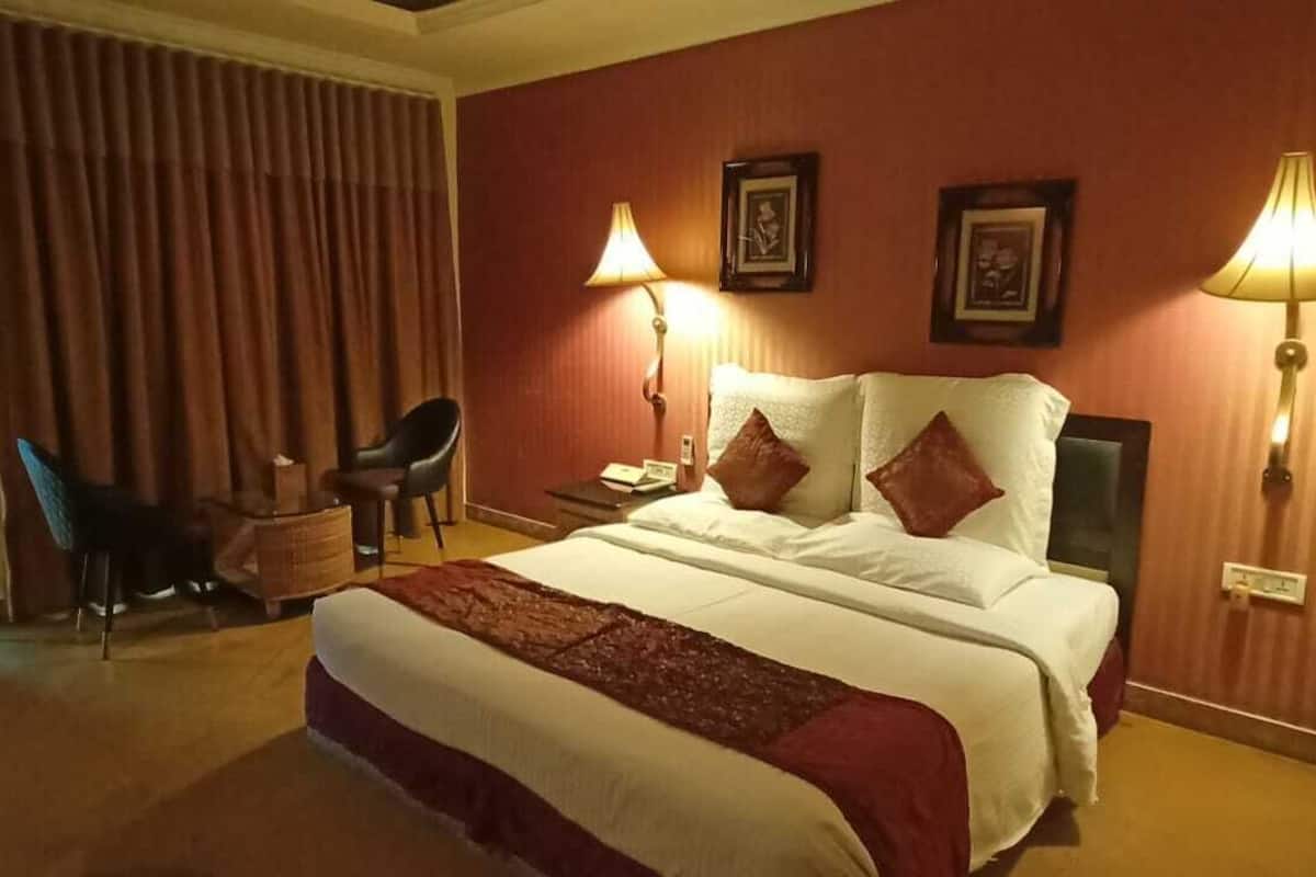 in-room safe, blackout curtains, soundproofing, iron/ironing board