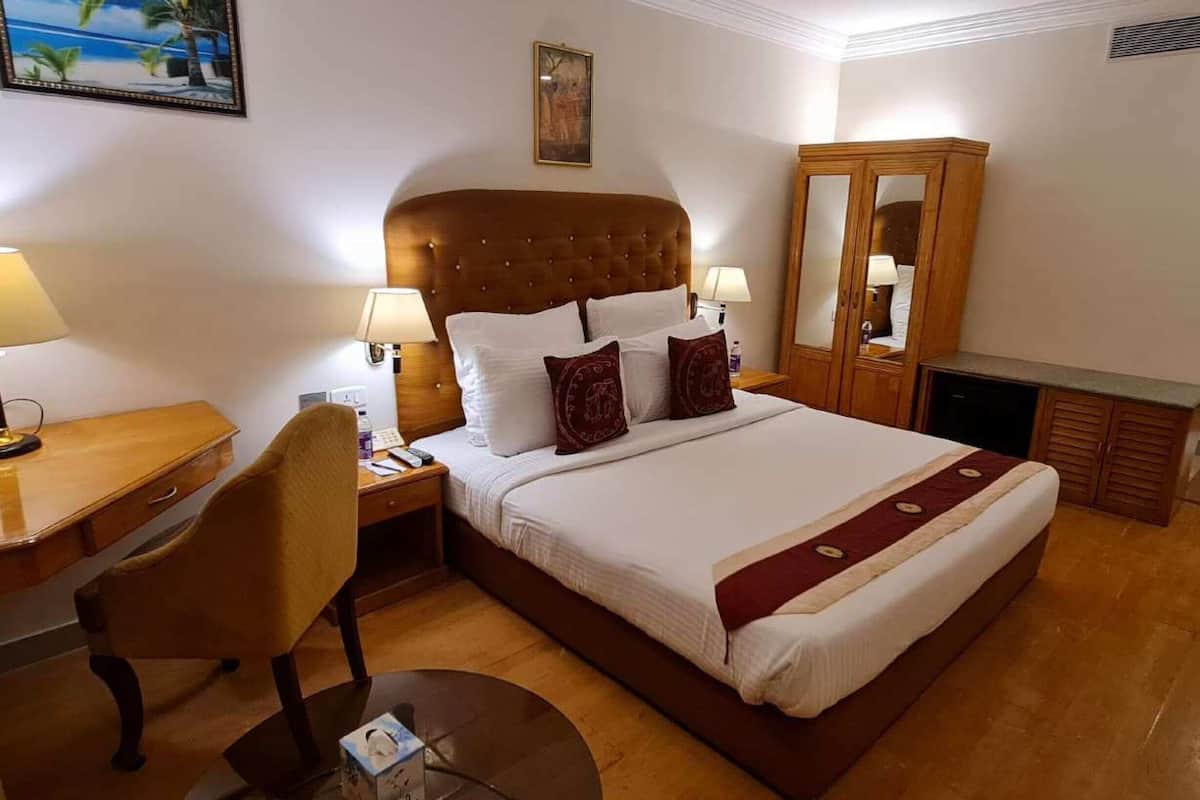 basic double room | in-room safe, blackout curtains, soundproofing, iron/ironing board