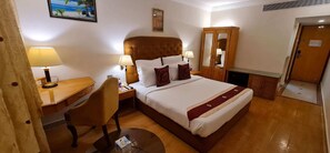 ベーシック ダブルルーム | セーフティボックス (室内)、遮光カーテン、防音設備、アイロン / アイロン台