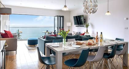 Sandpiper - Beach-side House with Terrace Hot Tub and Stunning Views