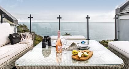 Sandpiper - Beach-side House with Terrace Hot Tub and Stunning Views