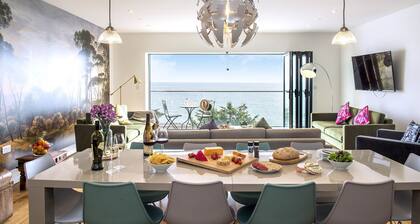 Cormorant - Beachside House with Terrace Hot Tub & Stunning Views