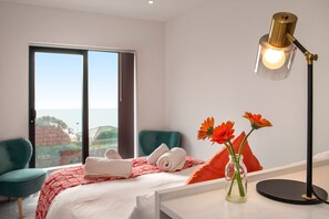 5 chambres, fer et planche à repasser, Wi-Fi, draps fournis