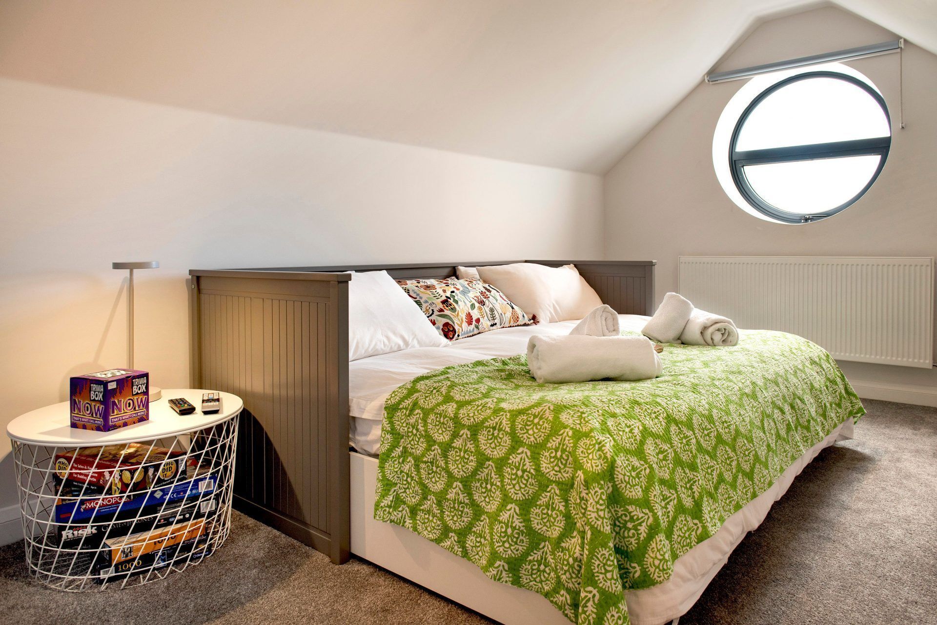 5 habitaciones, tabla de planchar con plancha, wifi y ropa de cama 