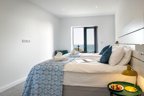 5 bedrooms, iron/ironing board, WiFi, bed sheets - Fulmar - Beachside House with Terrace Hot Tub & Fantastic Views (Portwrinkle)