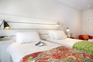 5 habitaciones, tabla de planchar con plancha, wifi y ropa de cama 
