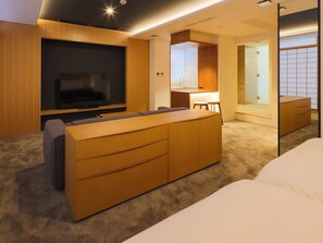 2 habitaciones, escritorio, tabla de planchar con plancha y wifi gratis 