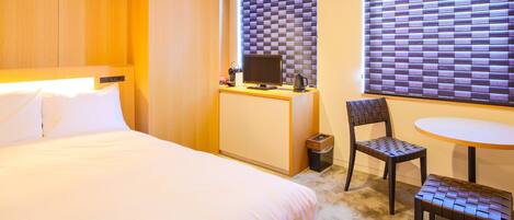 1 habitación, escritorio, tabla de planchar con plancha y wifi gratis