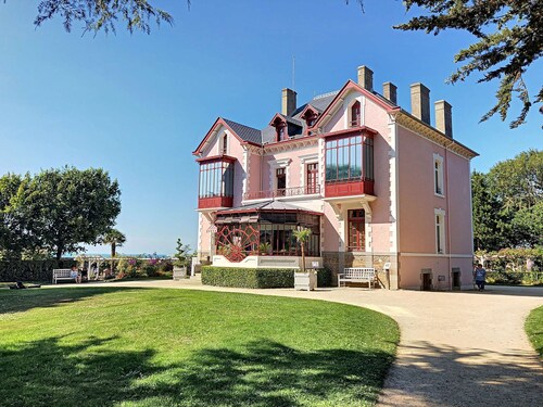 Appartement avec Balcon à 500m de la Plage et Proche Commerces à Jullouville
