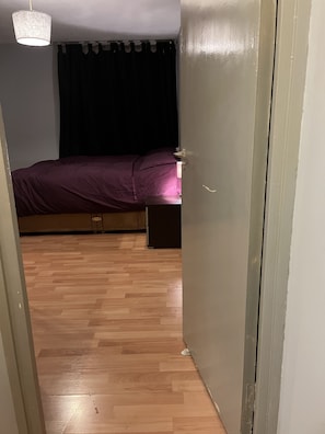 1 chambre, bureau, fer et planche à repasser, Wi-Fi gratuit