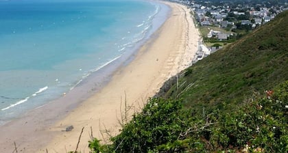 Single-Storey House Near Beach with Garden, BBQ, and Nearby Scenic Spots