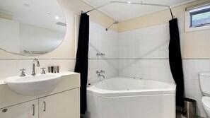 Combined shower/bathtub