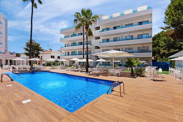 Seasonal outdoor pool
