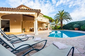 Piscina all'aperto, una piscina riscaldata