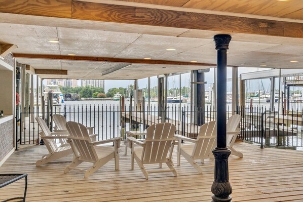 Property grounds - Lakeview Gem: 3BR, 2.5BA Home. Private Pool, Marina and Lakefront Views - Perfect for Families (New Orleans)