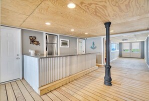 Interior - Lakeview Gem: 3BR, 2.5BA Home. Private Pool, Marina and Lakefront Views - Perfect for Families (New Orleans)