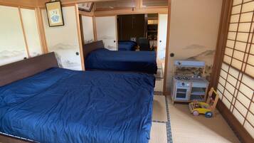 3 bedrooms, desk, free WiFi, bed sheets