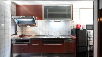 Fridge, microwave, stovetop, cookware/dishes/utensils