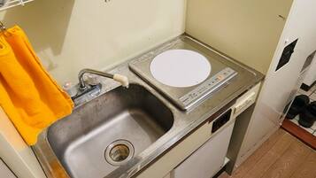 Fridge, microwave, stovetop