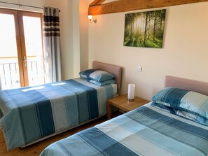 6 chambres, fer et planche à repasser, lit de bébé portatif, Wi-Fi