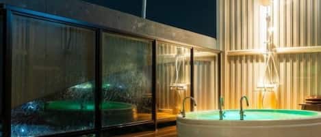 Bain à remous extérieur