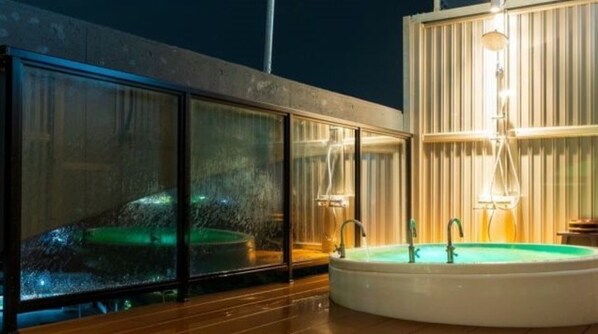 Bain à remous extérieur