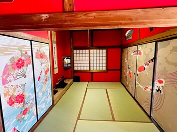 Koi Tsubaki Room 1