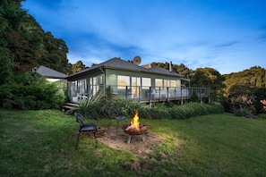 Terrace/patio - Applegarth Cottage - Cozy Little Slice of Robertson w/ Fascinating History (Robertson)